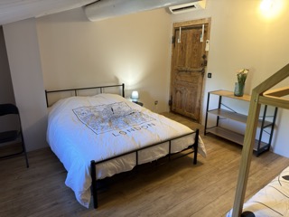 Chambre 1 de la maison à Coux, Ardèche