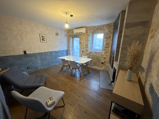 Salle à manger de la maison à Coux, Ardèche